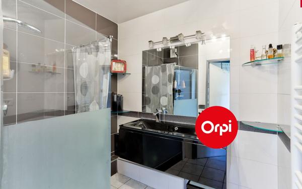 Appartement à vendre    3 pièces • 70,96 m2 Saint-Priest