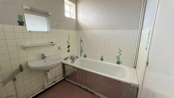 Appartement à rénover à vendre à Châlons-en-Champagne dans la Marne (51000), ref : 51001-136