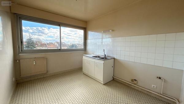 Appartement à rénover à vendre à Châlons-en-Champagne dans la Marne (51000), ref : 51001-136