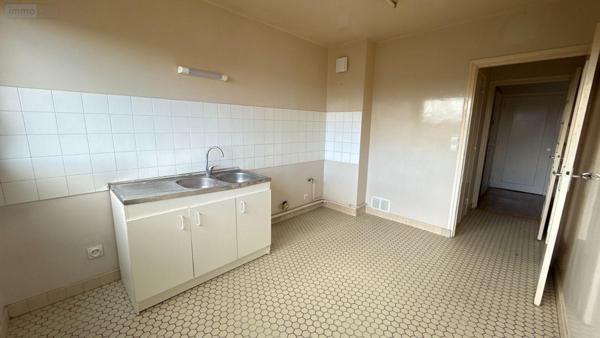 Appartement à rénover à vendre à Châlons-en-Champagne dans la Marne (51000), ref : 51001-136