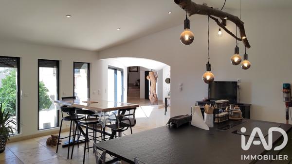 Maison à vendre 7 pièces 181 m² Sainte-Cécile-les-Vignes