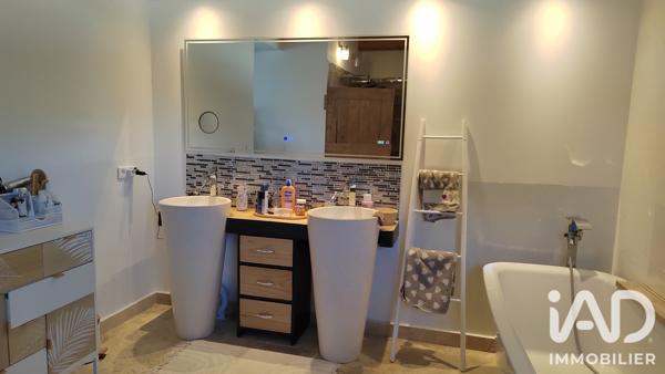 Maison à vendre 7 pièces 181 m² Sainte-Cécile-les-Vignes