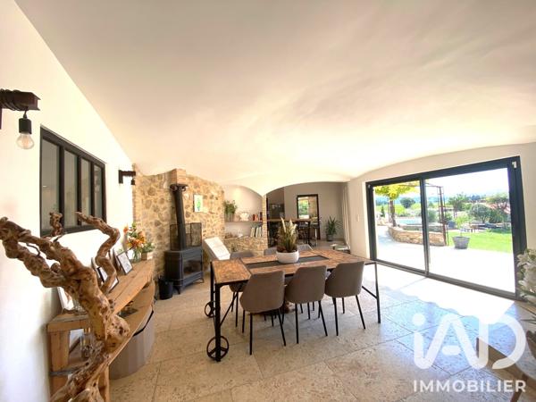 Maison à vendre 7 pièces 181 m² Sainte-Cécile-les-Vignes