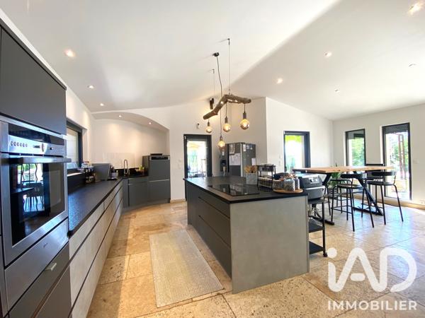 Maison à vendre 7 pièces 181 m² Sainte-Cécile-les-Vignes