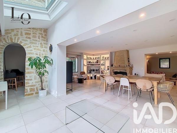 Maison à vendre 9 pièces 261,84 m² Éguilles