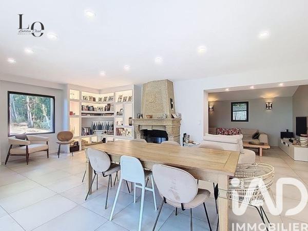 Maison à vendre 9 pièces 261,84 m² Éguilles
