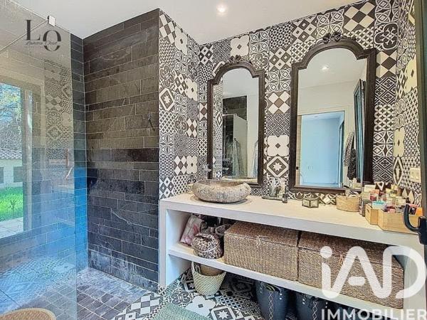 Maison à vendre 9 pièces 261,84 m² Éguilles