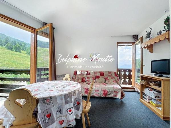 Appartement de 29 m2 4 à 6 couchages skis aux pieds- front de neige. Au calme