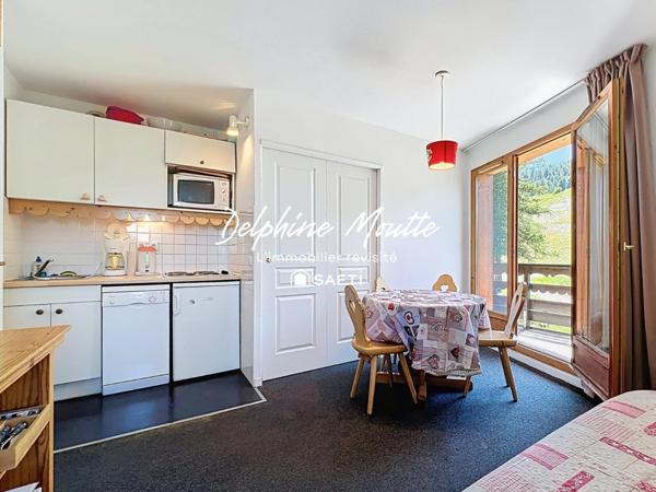 Appartement de 29 m2 4 à 6 couchages skis aux pieds- front de neige. Au calme