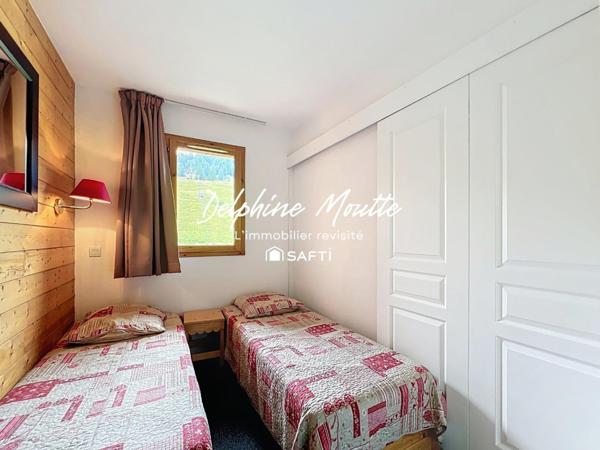 Appartement de 29 m2 4 à 6 couchages skis aux pieds- front de neige. Au calme