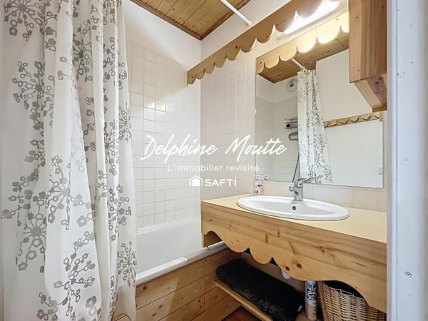 Appartement de 29 m2 4 à 6 couchages skis aux pieds- front de neige. Au calme