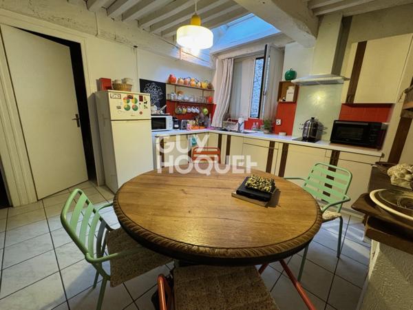 Maison à vendre d' environ 102 m², 3 pièces.