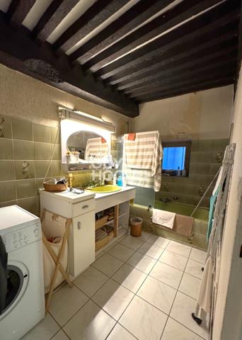 Maison à vendre d' environ 102 m², 3 pièces.