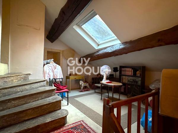 Maison à vendre d' environ 102 m², 3 pièces.