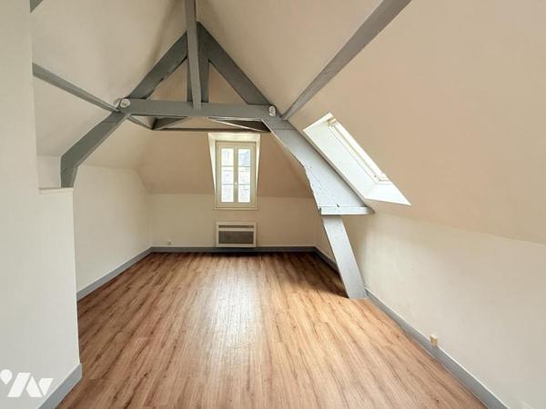 A VENDRE VANNES 56  INTRAMUROS T2 AVEC CACHET DERNIER ETAGE 