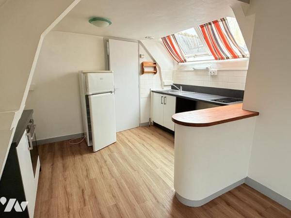 A VENDRE VANNES 56  INTRAMUROS T2 AVEC CACHET DERNIER ETAGE 