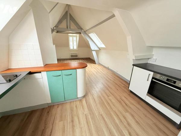 A VENDRE VANNES 56  INTRAMUROS T2 AVEC CACHET DERNIER ETAGE 