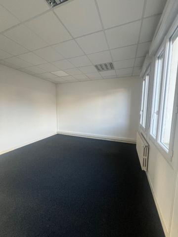 Laval centre ville quartier gare bureaux 77 m2