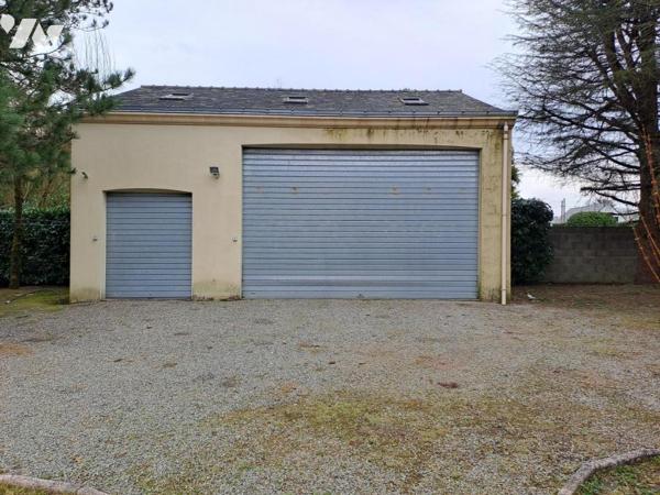 TREILLIERES, Le PIgeon Blanc. Propriété de 2012 de 260 m² sur 1.600 m² de terrain avec dépendances