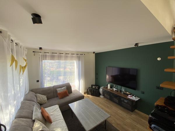 Maison
         7 pièces
        - 193 m² 350 000 € *
