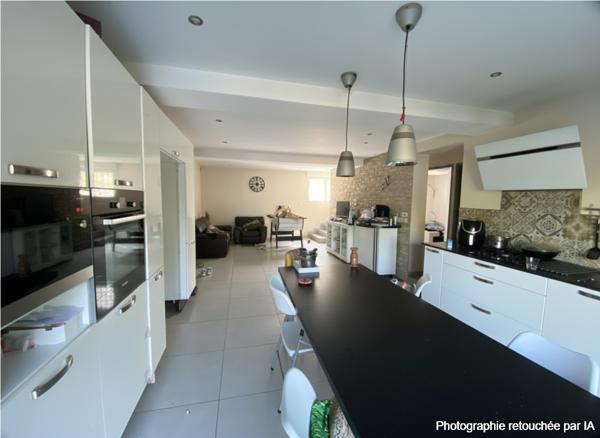 Maison
         7 pièces
        - 193 m² 350 000 € *