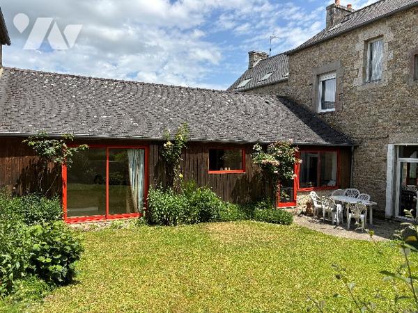 QUEVERT - DINAN : ensemble de 2 maisons avec jardin clos d'environ 721m²