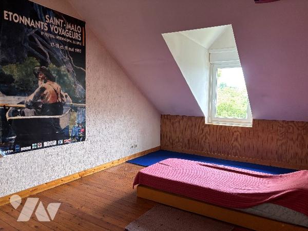 QUEVERT - DINAN : ensemble de 2 maisons avec jardin clos d'environ 721m²