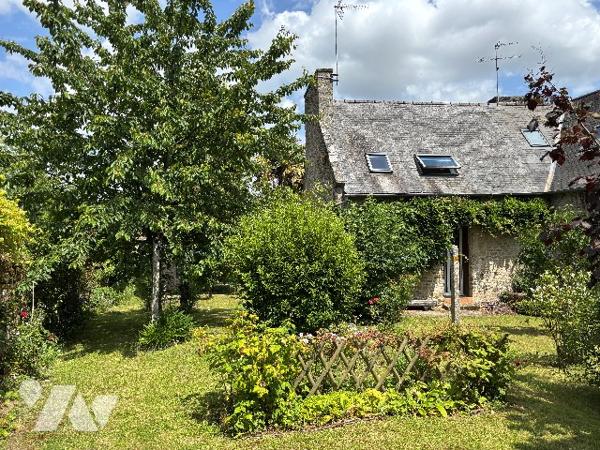 QUEVERT - DINAN : ensemble de 2 maisons avec jardin clos d'environ 721m²