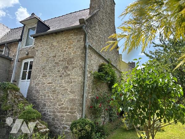 QUEVERT - DINAN : ensemble de 2 maisons avec jardin clos d'environ 721m²