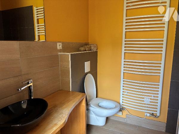 QUEVERT - DINAN : ensemble de 2 maisons avec jardin clos d'environ 721m²