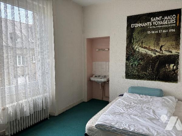 QUEVERT - DINAN : ensemble de 2 maisons avec jardin clos d'environ 721m²