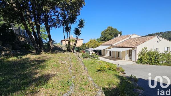 Maison 8 pièces de 160 m² à Six-Fours-les-Plages (83140)