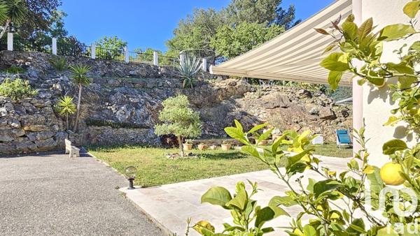 Maison 8 pièces de 160 m² à Six-Fours-les-Plages (83140)