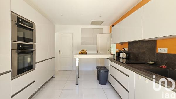 Maison 8 pièces de 160 m² à Six-Fours-les-Plages (83140)