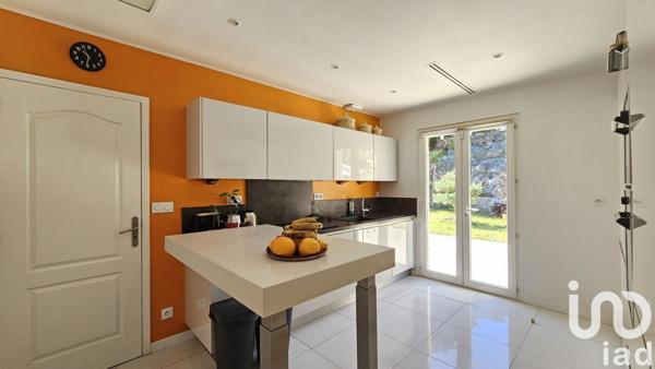 Maison 8 pièces de 160 m² à Six-Fours-les-Plages (83140)