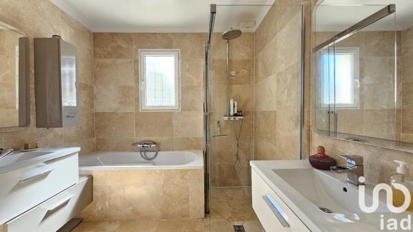 Maison 8 pièces de 160 m² à Six-Fours-les-Plages (83140)