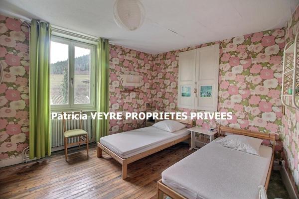 BOURG ARGENTAL 42220 Maison de village 188 m² habitables 7 chambres sur 381 m² de terrain avec une activité de gite opérationnelle