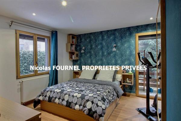 En exclusivité Saint Genest Malifaux 42660 maison type chalet exposé Sud entièrement rénové entre 2016 et 2017 plus extension de 2017  150m² habitables 3 chambres sur 1876m² de terrain