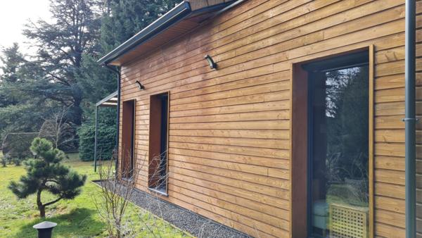 En exclusivité Saint Genest Malifaux 42660 maison type chalet exposé Sud entièrement rénové entre 2016 et 2017 plus extension de 2017  150m² habitables 3 chambres sur 1876m² de terrain