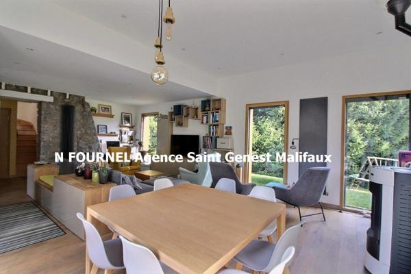 En exclusivité Saint Genest Malifaux 42660 maison type chalet exposé Sud entièrement rénové entre 2016 et 2017 plus extension de 2017  150m² habitables 3 chambres sur 1876m² de terrain