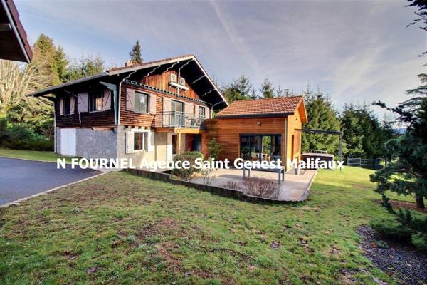 En exclusivité Saint Genest Malifaux 42660 maison type chalet exposé Sud entièrement rénové entre 2016 et 2017 plus extension de 2017  150m² habitables 3 chambres sur 1876m² de terrain