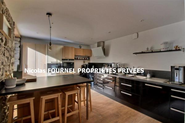 En exclusivité Saint Genest Malifaux 42660 maison type chalet exposé Sud entièrement rénové entre 2016 et 2017 plus extension de 2017  150m² habitables 3 chambres sur 1876m² de terrain