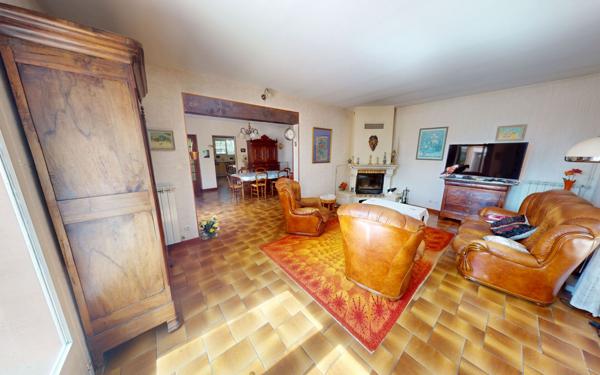 Maison à vendre    6 pièces •  Villemoustaussou