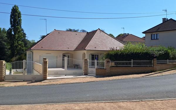 Maison à vendre    8 pièces •  Néris-les-Bains