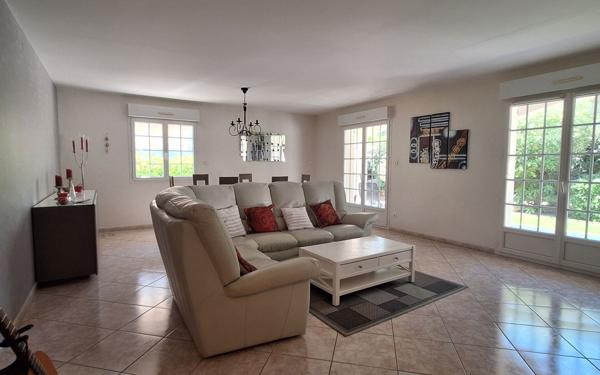 Maison à vendre    8 pièces •  Néris-les-Bains