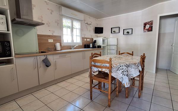 Maison à vendre    8 pièces •  Néris-les-Bains