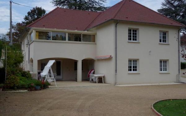 Maison à vendre    8 pièces •  Néris-les-Bains