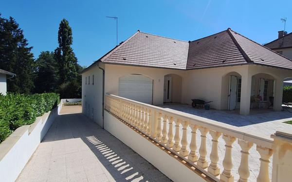 Maison à vendre    8 pièces •  Néris-les-Bains