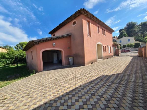 Location Maison 5 pièces Bouc-Bel-Air (13320) - au calme avec piscine