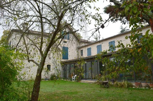 Sensation de liberté pour cette magnifique propriété, approprié pour gîte ou auberge.